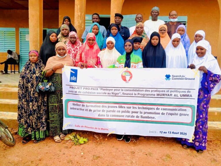 Atelier à Bambeye : Une formation dédiée aux jeunes filles sur les techniques de communication interactive et la prise de parole en public