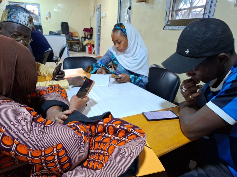 Retour sur l’atelier de formation à Tillabéri << Fact-checking & IA : Jeunesse en Action >> du 23 au 25 Septembre 2025″>
</a>
<div class=